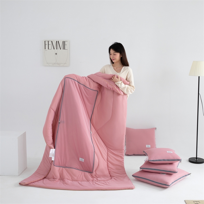 91家纺网 家纺一手货源 找家纺 照世 2024新款凉感丝贴布绣抱枕被 樱花粉