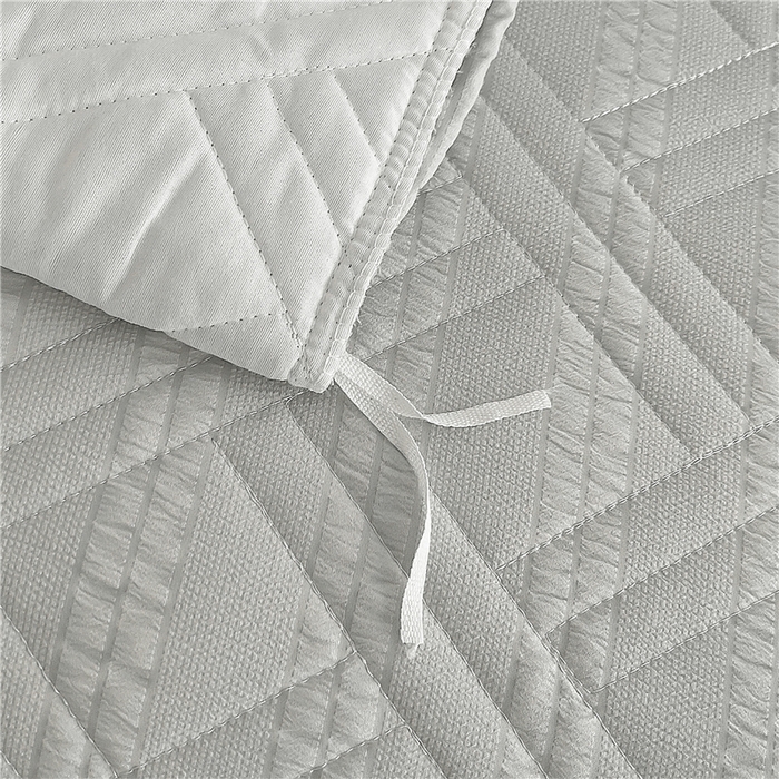 91家纺网 家纺一手货源 找家纺 十个点 2024新款亲肤水洗泡泡棉夹棉绗缝床裙款单品及套件 银灰