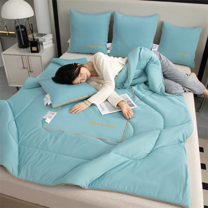 91家纺网 家纺一手货源 找家纺 照世 2024新款凉感丝轻奢抱枕被 云水绿