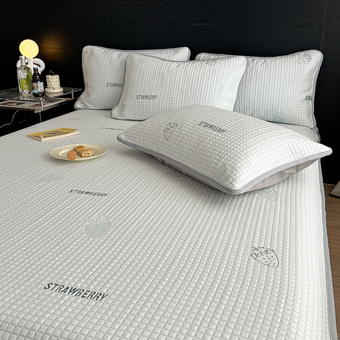 91家纺网 家纺一手货源 找家纺 2024 新款A类立体提花冰豆豆凉感抗菌凉席床笠款 小草莓绿