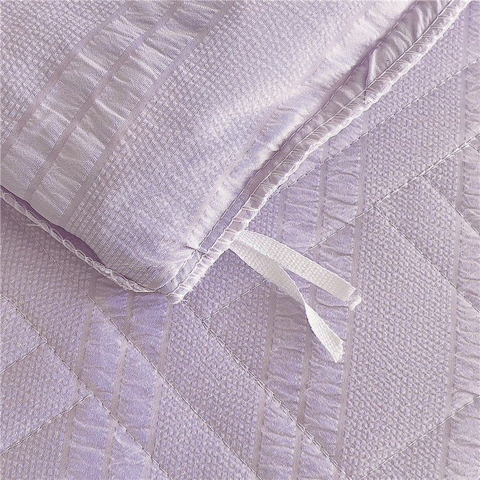 91家纺网 家纺一手货源 找家纺 十个点 2024新款亲肤水洗泡泡棉夹棉绗缝床裙款单品及套件 媚紫
