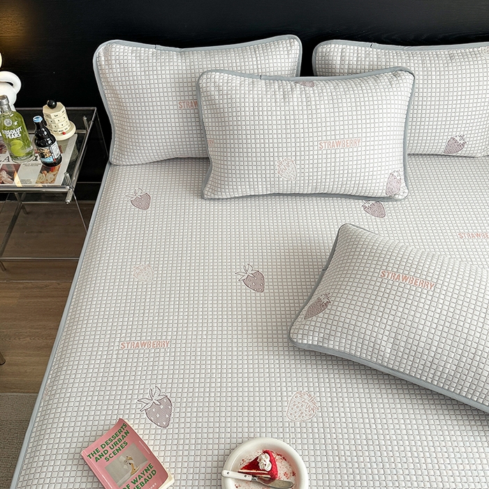 91家纺网 家纺一手货源 找家纺 2024 新款A类立体提花冰豆豆凉感抗菌凉席床笠款 小草莓粉紫