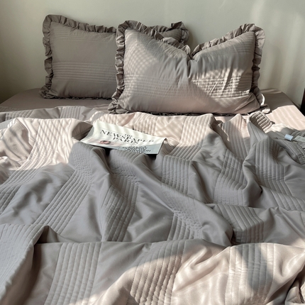 91家纺网 家纺一手货源 找家纺 六巷胡同2024新款INS韩国博主同款绗缝夏被四件套 迷雾灰
