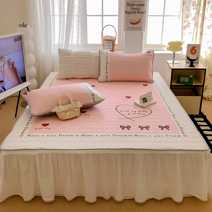 91家纺网 家纺一手货源 找家纺 顾里家纺 顾里家纺 2024新款凉感丝数码印花INS风大版凉席三件套 字母爱心