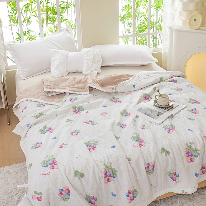 91家纺网 家纺一手货源 找家纺 梓依 2024新款泡泡纱夏被 恐龙乐园