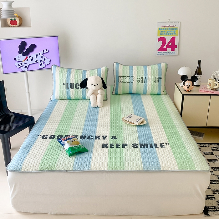 91家纺网 家纺一手货源 找家纺 顾里家纺 顾里家纺 2024新款凉感丝数码印花INS风大版凉席三件套 时尚条纹