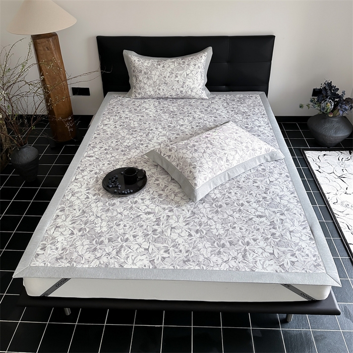 91家纺网 家纺一手货源 找家纺 三味舒屋 2026新款凉感抗菌防螨印花冰丝养生席手绘系列【花卉】床席款 墨语