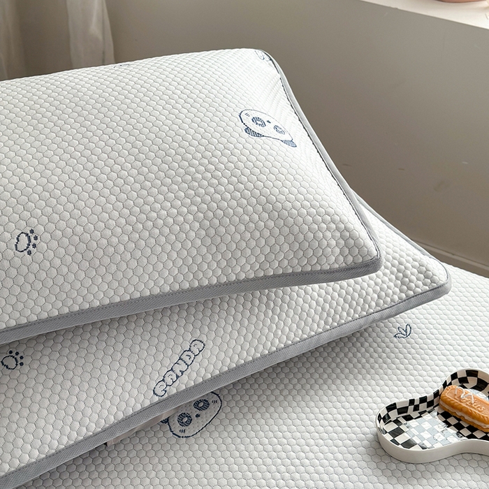 91家纺网 家纺一手货源 找家纺 2024 新款A类立体提花冰豆豆凉感抗菌凉席床笠款 熊猫蓝灰