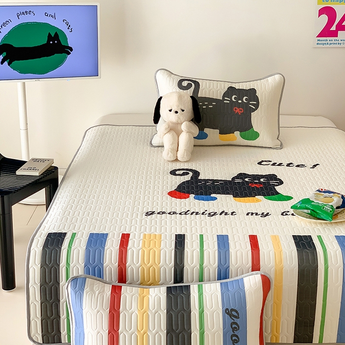 91家纺网 家纺一手货源 找家纺 顾里家纺 顾里家纺 2024新款凉感丝数码印花INS风大版凉席三件套 时尚猫猫