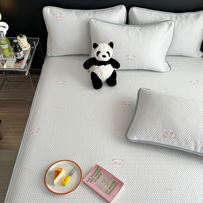 91家纺网 家纺一手货源 找家纺 2024 新款A类立体提花冰豆豆凉感抗菌凉席床笠款 熊猫粉紫