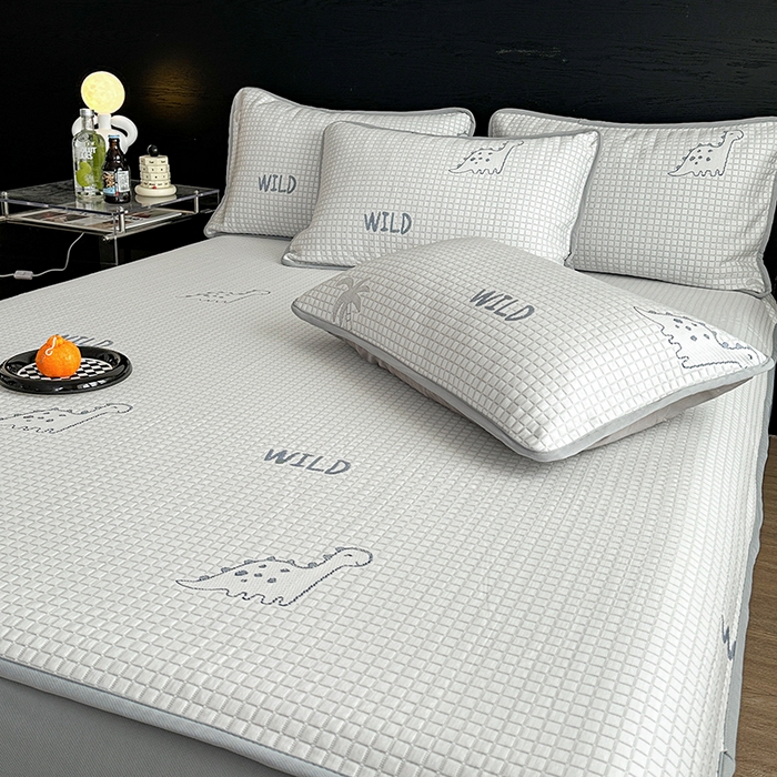 91家纺网 家纺一手货源 找家纺 2024 新款A类立体提花冰豆豆凉感抗菌凉席床笠款 恐龙蓝灰