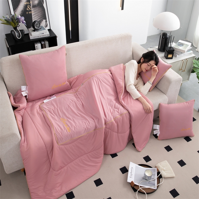 91家纺网 家纺一手货源 找家纺 照世 2024新款凉感丝轻奢抱枕被 樱花粉