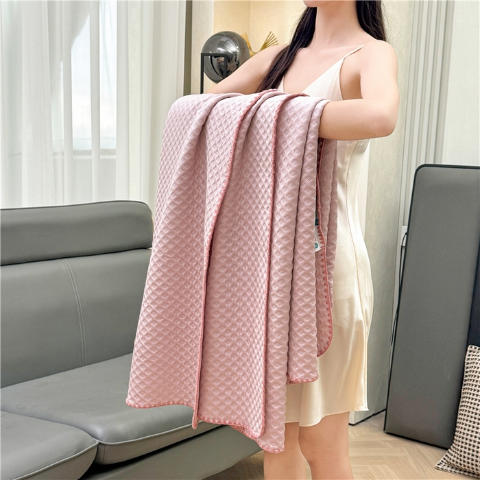 91家纺网 家纺一手货源 找家纺 伊被源 2024新款A类多功能抗菌夏凉被 冰透粉