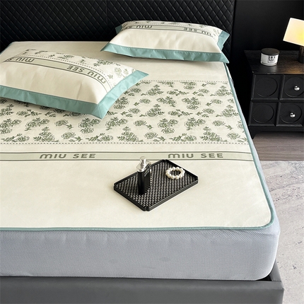 91家纺网 家纺一手货源 找家纺 三味舒屋 2025新款凉感抗菌防螨印花冰丝养生席手绘系列床笠款【简欧】  慕斯绿