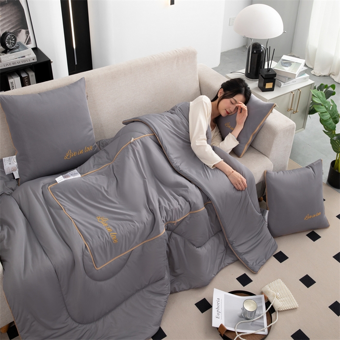 91家纺网 家纺一手货源 找家纺 照世 2024新款凉感丝轻奢抱枕被 深灰色