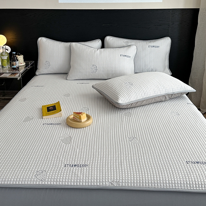 91家纺网 家纺一手货源 找家纺 2024 新款A类立体提花冰豆豆凉感抗菌凉席床笠款 小草莓蓝灰