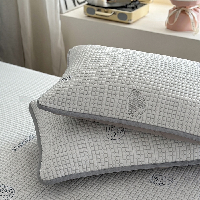 91家纺网 家纺一手货源 找家纺 2024 新款A类立体提花冰豆豆凉感抗菌凉席床笠款 小草莓蓝灰