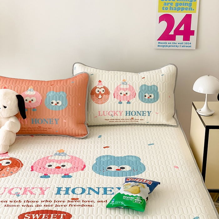 91家纺网 家纺一手货源 找家纺 顾里家纺 顾里家纺 2024新款凉感丝数码印花INS风大版凉席三件套 大眼可可