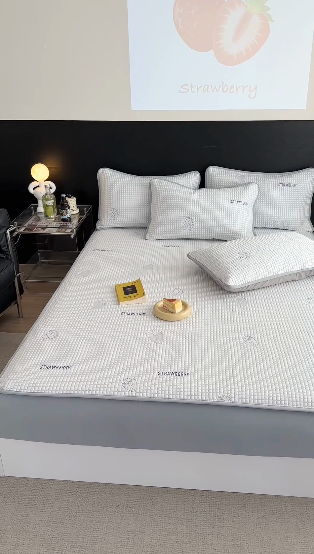 91家纺网 家纺一手货源 找家纺 2024 新款A类立体提花冰豆豆凉感抗菌凉席床笠款 小草莓蓝灰