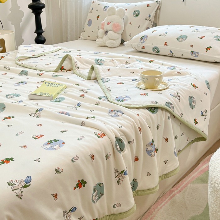 91家纺网 家纺一手货源 找家纺 葡萄家 2024新款A类母婴级大豆纤维牛奶丝针织棉夏凉被 草莓小兔