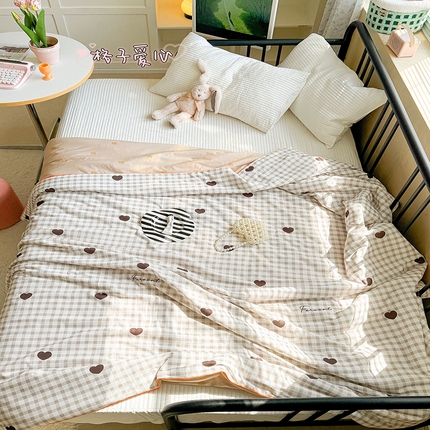 91家纺网 家纺一手货源 找家纺 顾里家纺 2024新款ins韩系华夫格夏凉被夏被空调被 格子爱心
