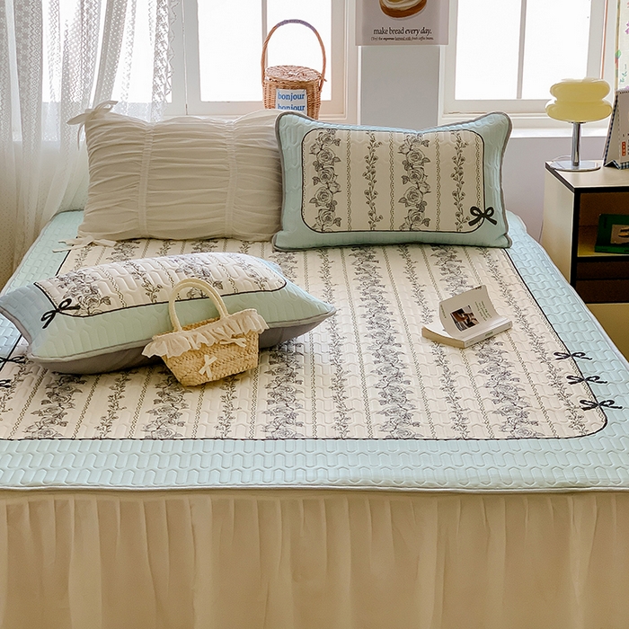 91家纺网 家纺一手货源 找家纺 顾里家纺 顾里家纺 2024新款凉感丝数码印花INS风大版凉席三件套 国风花朵蓝