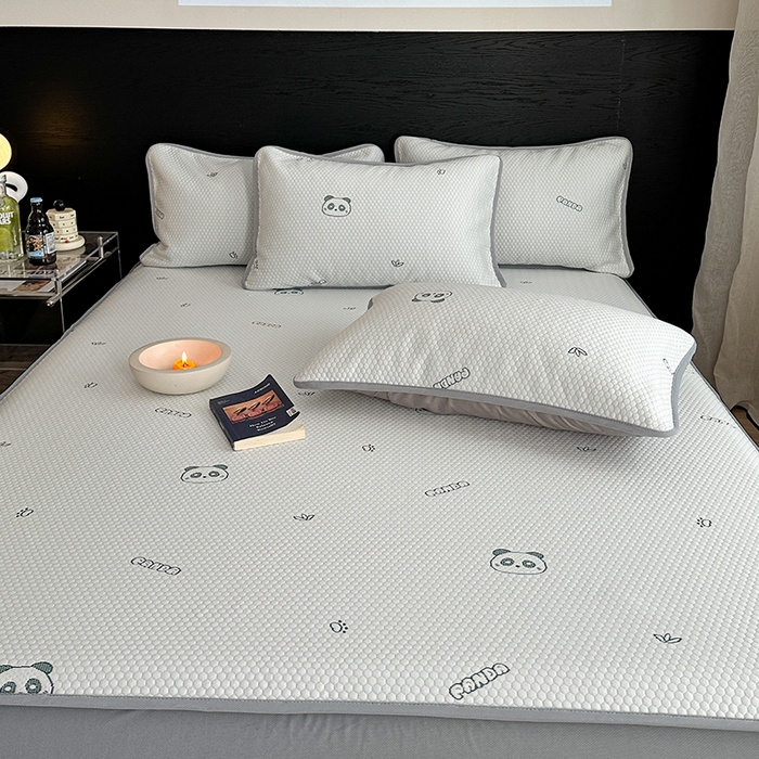 91家纺网 家纺一手货源 找家纺 2024 新款A类立体提花冰豆豆凉感抗菌凉席床笠款 熊猫绿