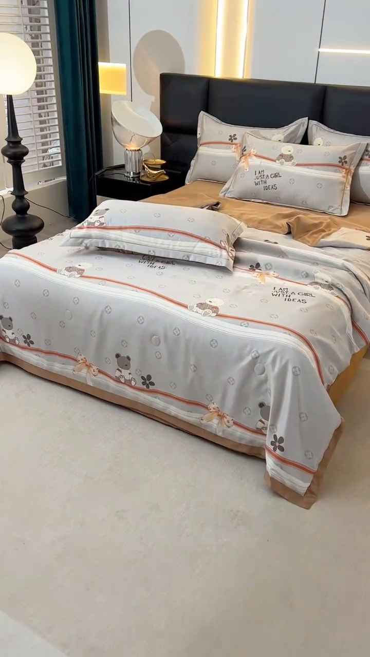 91家纺网 家纺一手货源 找家纺 富之航家纺 2024新款拼角宽边水洗天丝夏被四件套 花布熊灰