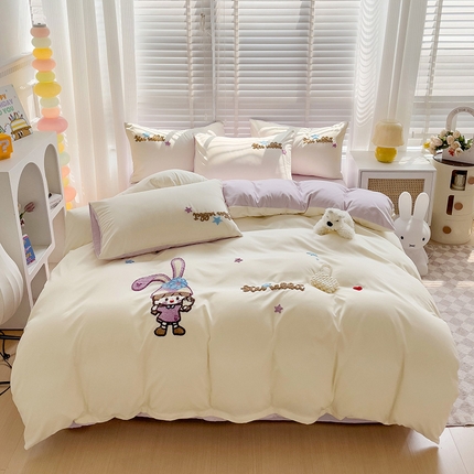 91家纺网 家纺一手货源 找家纺 恋佳居 2025新款时尚亲肤小清新水洗棉毛巾绣四件套 兔女孩