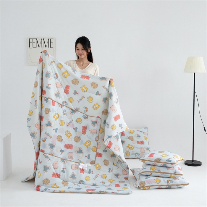 91家纺网 家纺一手货源 找家纺 照世 2025新款凉感丝印花抱枕被 动物园