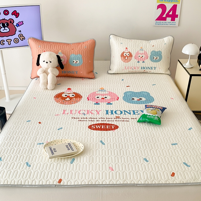 91家纺网 家纺一手货源 找家纺 顾里家纺 顾里家纺 2024新款凉感丝数码印花INS风大版凉席三件套 大眼可可