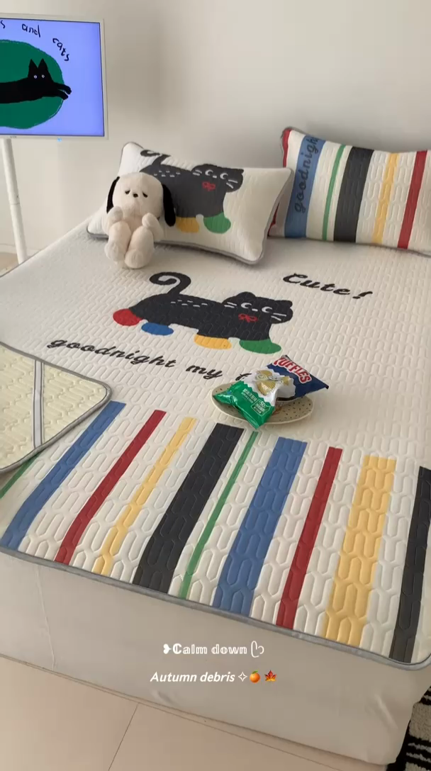 91家纺网 家纺一手货源 找家纺 顾里家纺 顾里家纺 2024新款凉感丝数码印花INS风大版凉席三件套 时尚猫猫