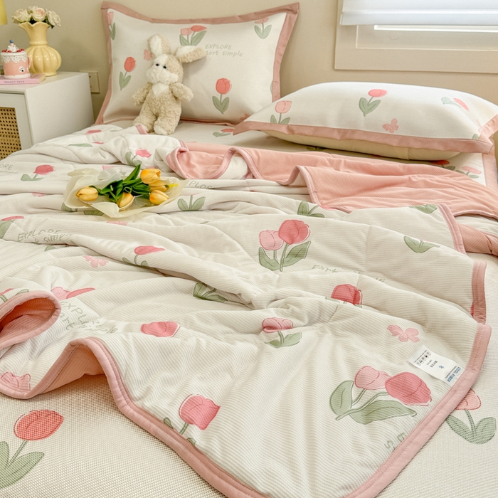 91家纺网 家纺一手货源 找家纺 沐慕 2024新款小清新华夫格印花冰藤夏被四件套 华夫格-粉嫩郁金香
