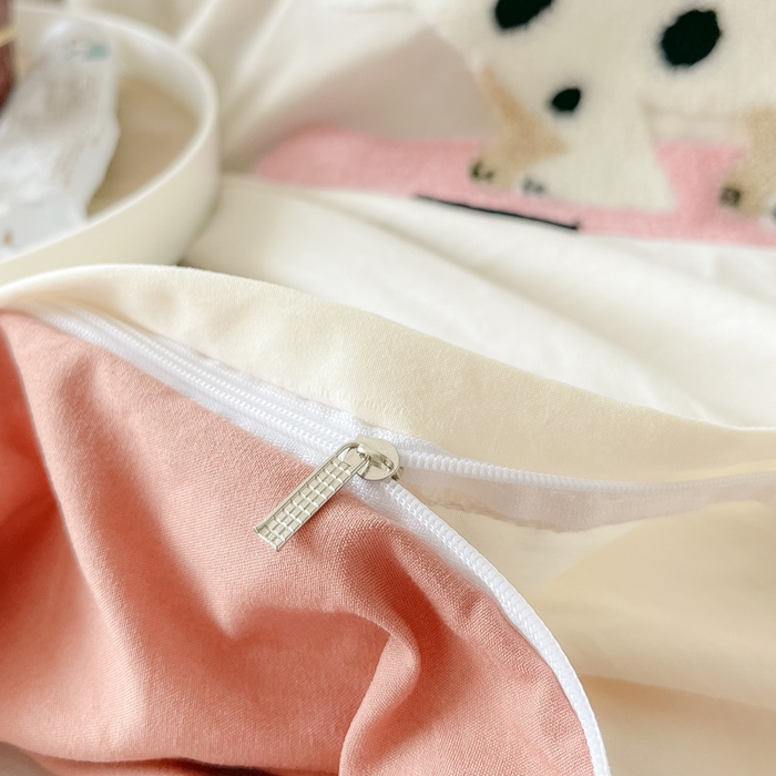 91家纺网 家纺一手货源 找家纺 梵克保罗 2024新款卡通水洗棉毛巾绣四件套 滑板狗-米白配咖