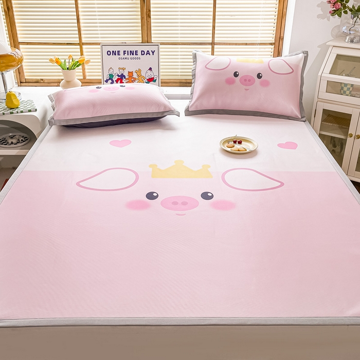 91家纺网 家纺一手货源 找家纺 栩裕纺织 2025款数码印花1200D碳光牛奶冰丝凉席 睡睡猪