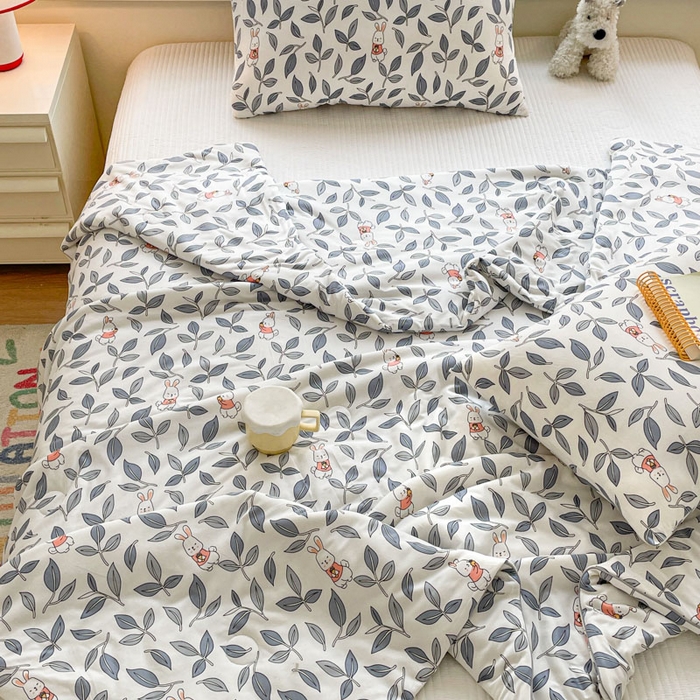 91家纺网 家纺一手货源 找家纺 沐慕 2024新款小清新加厚亲肤针织棉夏被 叶子小兔