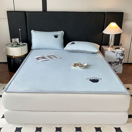 91家纺网 家纺一手货源 找家纺 子曰 2024新款PE中分子凉席 天空蓝平铺款