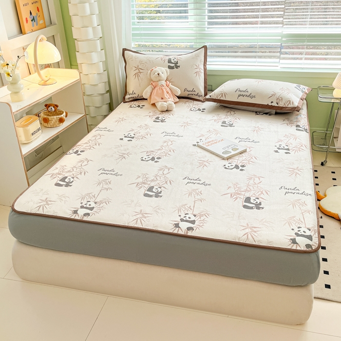 91家纺网 家纺一手货源 找家纺 沐慕 2024新款小清新印花冰藤床笠系列 床笠-竹子熊猫