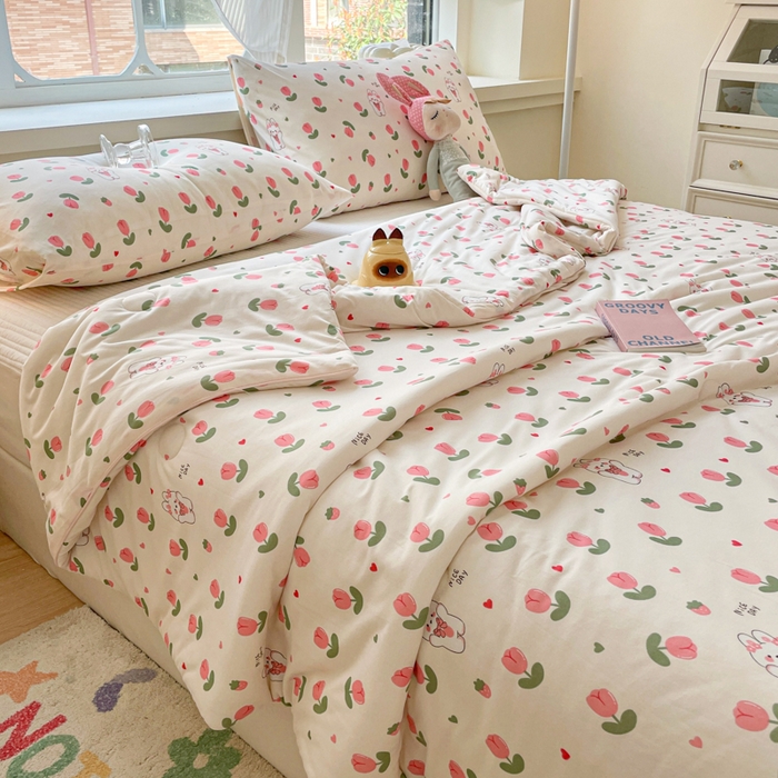 91家纺网 家纺一手货源 找家纺 沐慕 2024新款小清新加厚亲肤针织棉夏被 郁金香兔