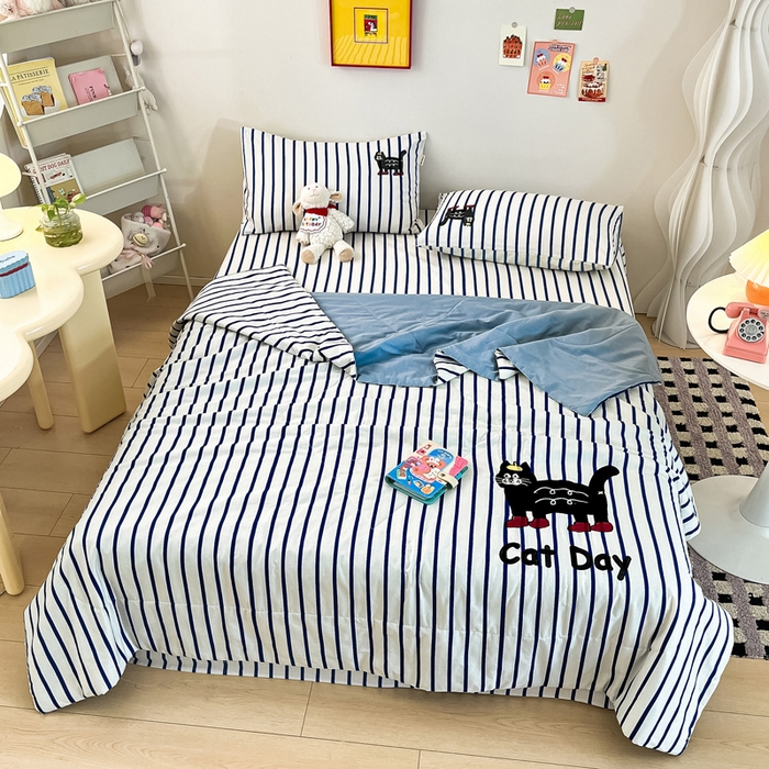 91家纺网 家纺一手货源 找家纺 雅居纺家纺 2024新款全棉绣花夏被可配同款老粗布四件套 夏被-小猫咪