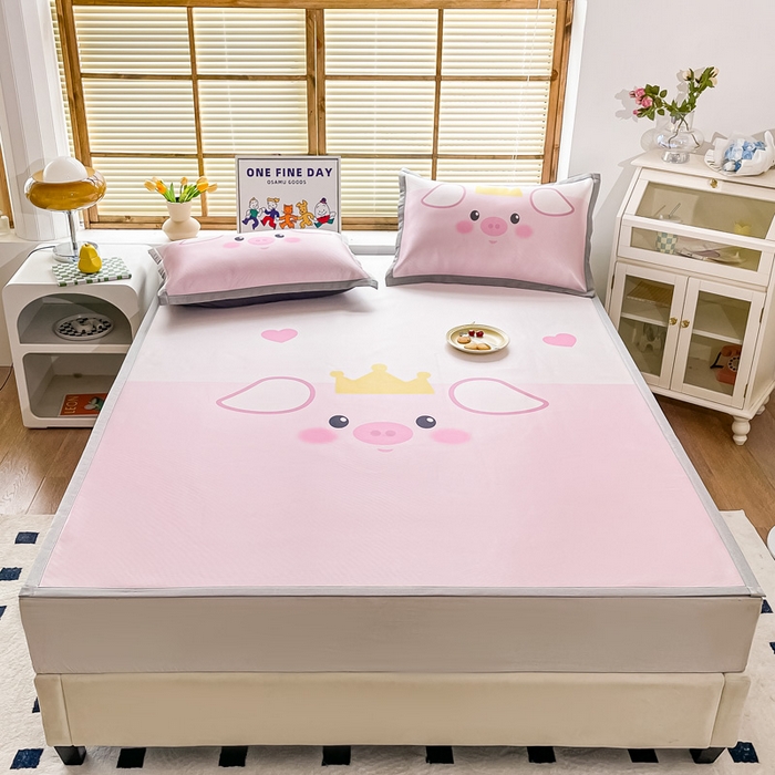 91家纺网 家纺一手货源 找家纺 栩裕纺织 2025款数码印花1200D碳光牛奶冰丝凉席 睡睡猪