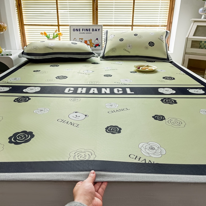 91家纺网 家纺一手货源 找家纺 栩裕纺织 2025款数码印花1200D碳光牛奶冰丝凉席 格调印象-绿