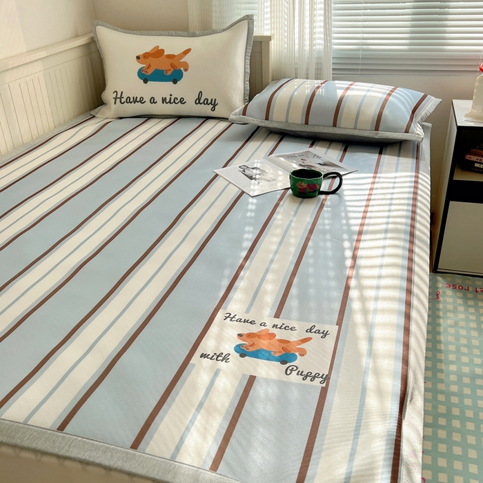 91家纺网 家纺一手货源 找家纺 顾里家纺 2024新款韩式Chic风牛奶丝碳光凉席 滑板狗狗