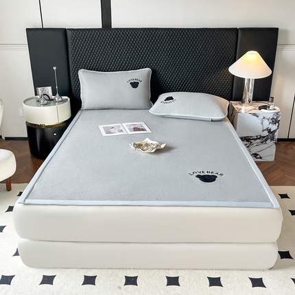 91家纺网 家纺一手货源 找家纺 子曰 2024新款PE中分子凉席 淡雅灰平铺款