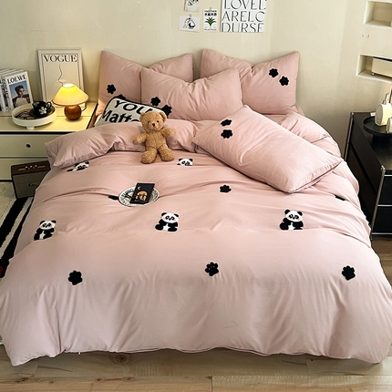 91家纺网 家纺一手货源 找家纺 2024新款超柔云朵棉毛巾绣四件套 可爱panda-樱花粉
