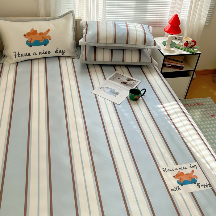 91家纺网 家纺一手货源 找家纺 顾里家纺 2024新款韩式Chic风牛奶丝碳光凉席 滑板狗狗