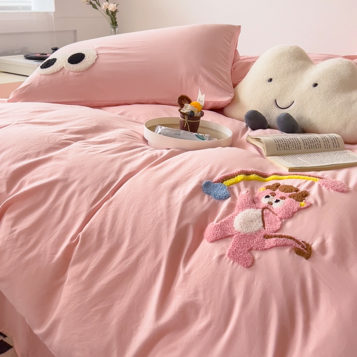 91家纺网 家纺一手货源 找家纺 梵克保罗 2024新款卡通水洗棉毛巾绣四件套 彩虹龙粉