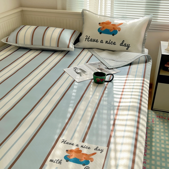 91家纺网 家纺一手货源 找家纺 顾里家纺 2024新款韩式Chic风牛奶丝碳光凉席 滑板狗狗