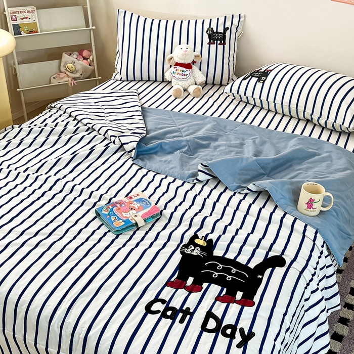 91家纺网 家纺一手货源 找家纺 雅居纺家纺 2024新款全棉绣花夏被可配同款老粗布四件套 夏被-小猫咪