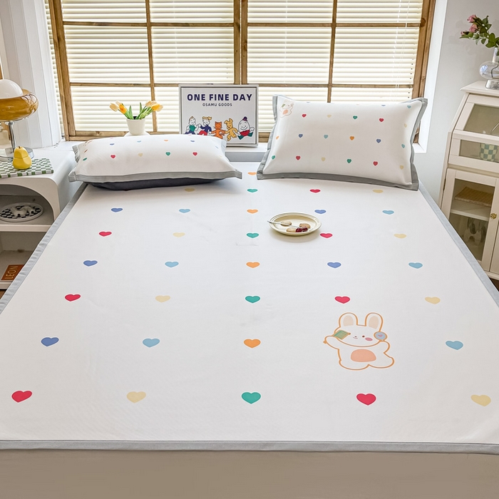 91家纺网 家纺一手货源 找家纺 栩裕纺织 2025款数码印花1200D碳光牛奶冰丝凉席 甜心小兔